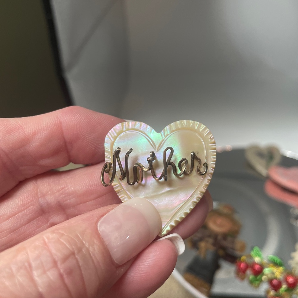 Mother of pearl Antique heart brooch with Gold script “Mother”Inscription